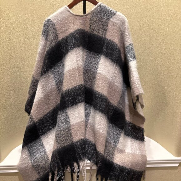 🩵Poncho Shrug Cape Marcus Adler New York Plaid One Size Fits All - Picture 5 of 7